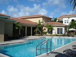 Portofino in Lake Worth, FL - Foto de edificio - Building Photo