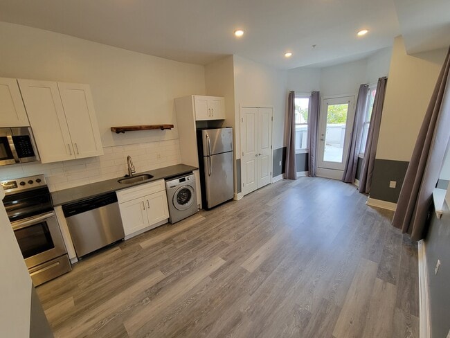 2817 W Girard Ave in Philadelphia, PA - Building Photo - Building Photo