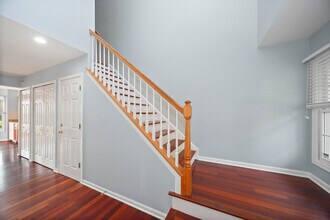 315 Spring Point Dr in Carpentersville, IL - Building Photo - Building Photo