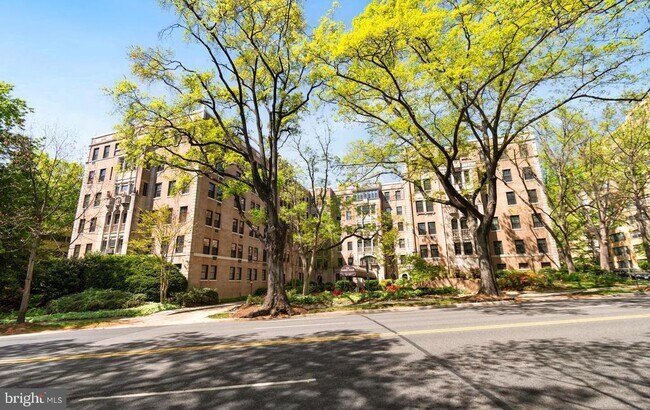 4700 Connecticut Ave NW in Washington, DC - Building Photo - Building Photo