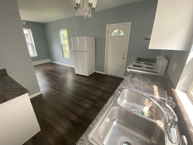 419 Lathrop St in Lansing, MI - Building Photo - Building Photo