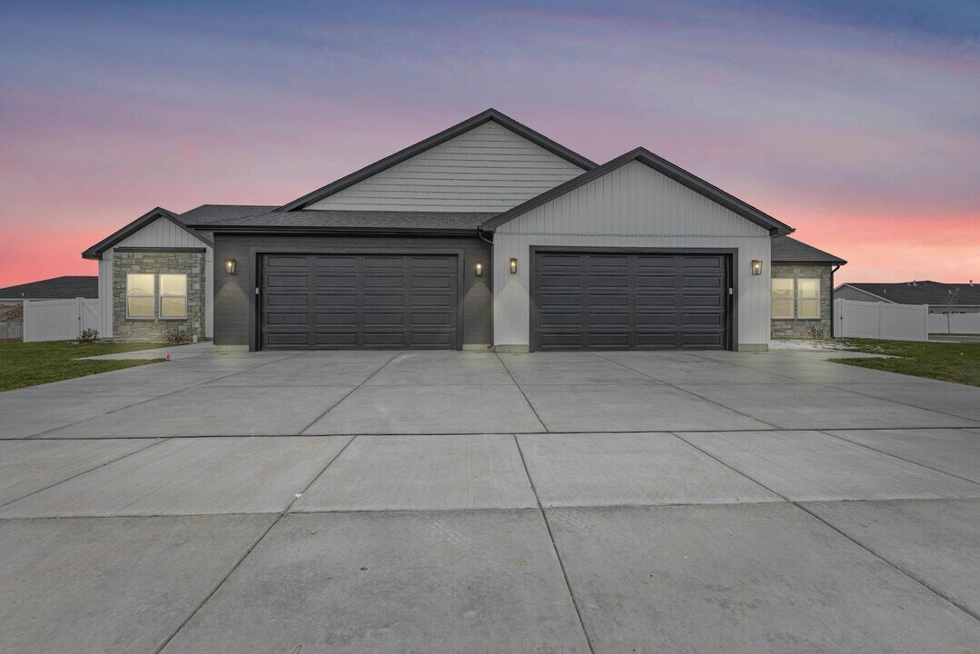 591 Idaho Ave in Sugar City, ID - Building Photo