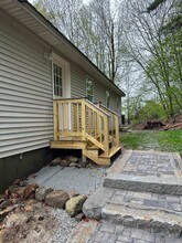 32 Putney Brk Rd in Weare, NH - Foto de edificio - Building Photo