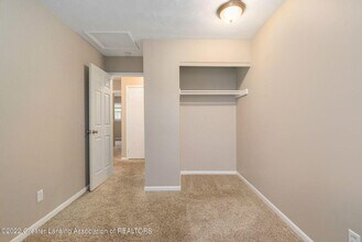 858 E Greenlawn Ave in Lansing, MI - Building Photo - Building Photo