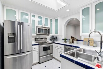 916 N Alfred St in Los Angeles, CA - Building Photo - Building Photo