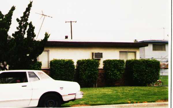 1361-1367 Villa St in Riverside, CA - Foto de edificio - Building Photo