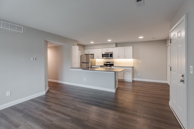 Shoal Creek Apartments in Sterling Heights, MI - Building Photo - Building Photo