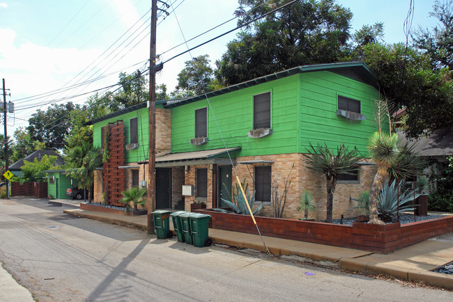 Berkos Place Apartments in Austin, TX - Foto de edificio - Other