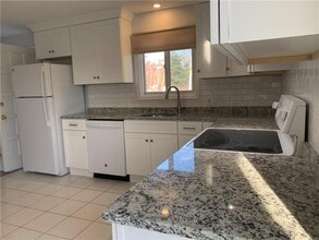 14 Ferncrest Dr in Johnston, RI - Building Photo - Building Photo