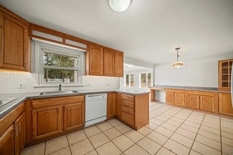 221 Bel Air Dr in Longmeadow, MA - Building Photo - Building Photo