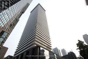 33 Charles St E in Toronto, ON - Building Photo