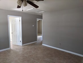 5444 Eleventh Ave in Ft. Myers, FL - Foto de edificio - Building Photo