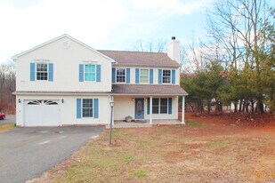 6 Stephanie Ln in Watertown, CT - Building Photo