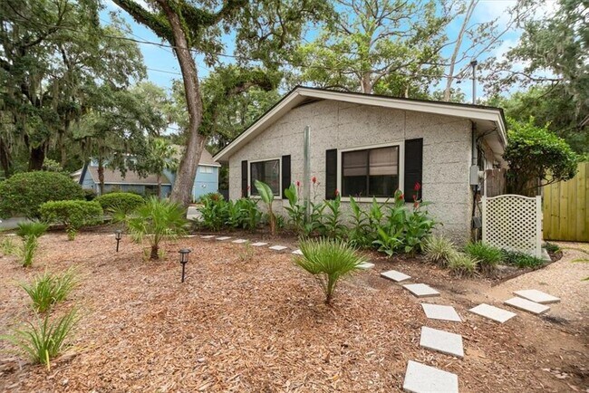 203 3rd Ave in St. Simons Island, GA - Foto de edificio - Building Photo
