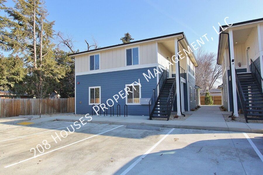 3326 N Cole Rd in Boise, ID - Building Photo