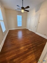 619 E Donegan St in Seguin, TX - Building Photo - Building Photo