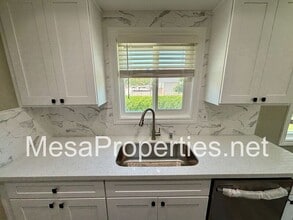 1749 E Fairfield Ct in Ontario, CA - Building Photo - Building Photo