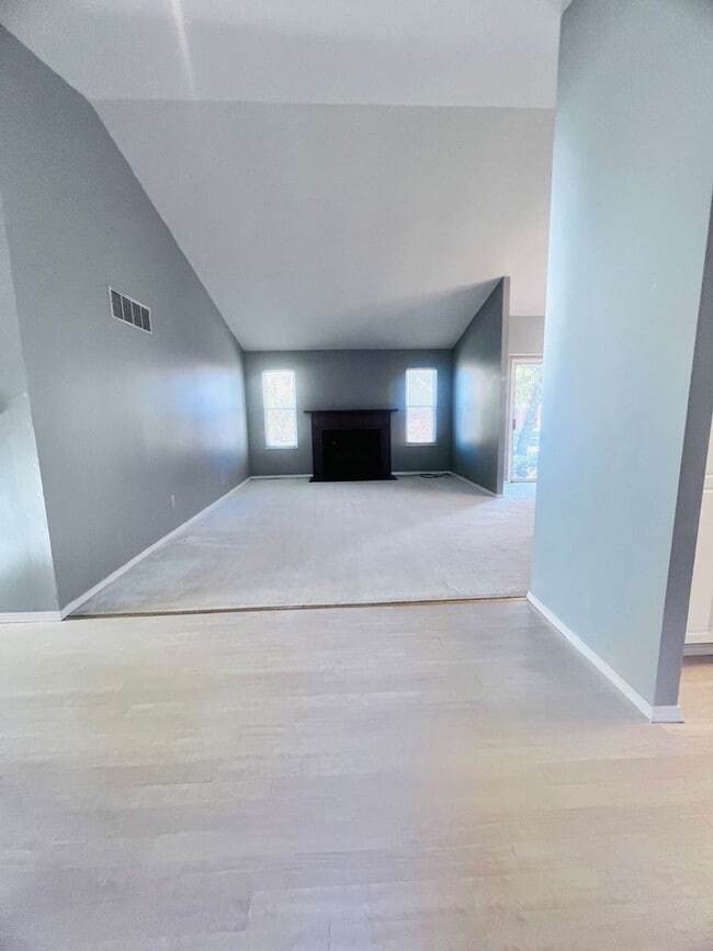 3707 Candlewyck Club Dr in Florissant, MO - Building Photo - Building Photo