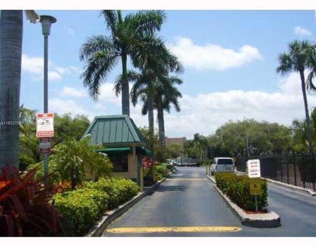 8400 SW 133rd Ave in Miami, FL - Building Photo - Building Photo