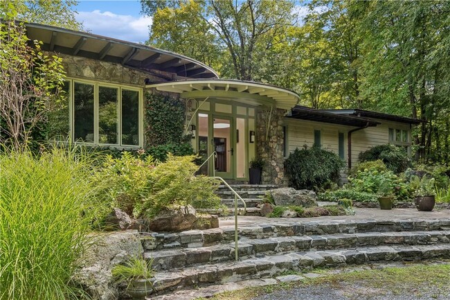 481 Old Albany Post Rd in Garrison, NY - Building Photo - Building Photo