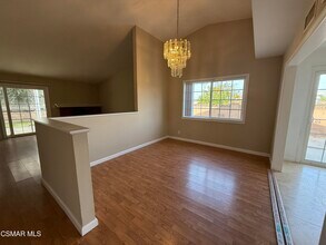 869 France Ave in Simi Valley, CA - Building Photo - Building Photo