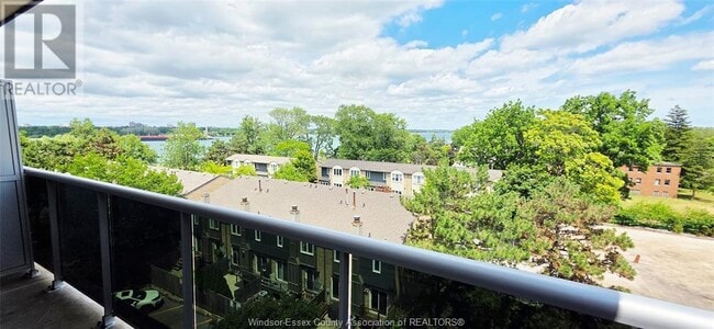 property at 3905 Riverside Dr
