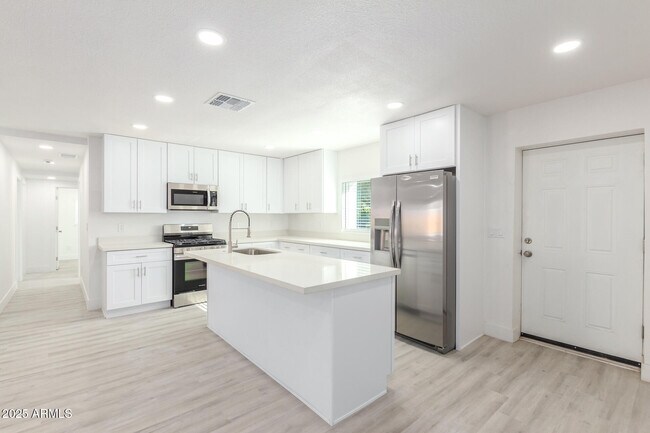 120 W Hu Esta Dr in Tempe, AZ - Building Photo - Building Photo