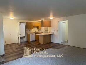 3806 Dove Ln in Eugene, OR - Building Photo - Building Photo