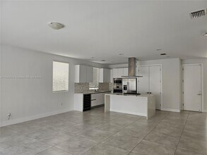 9770 NW 74th Terrace in Doral, FL - Building Photo - Building Photo