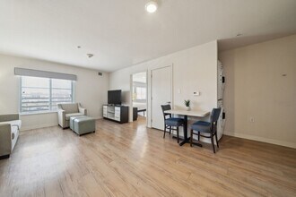 5423 N Loop 1604 W in San Antonio, TX - Building Photo - Building Photo
