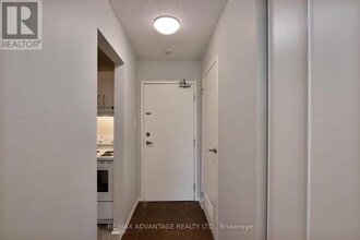 733-733 Deveron Crescent in London, ON - Building Photo - Building Photo