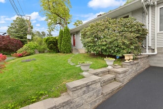 4 Homestead St in Lexington, MA - Building Photo - Building Photo
