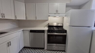 330 Hudson St, Unit 1 in Hoboken, NJ - Foto de edificio - Building Photo