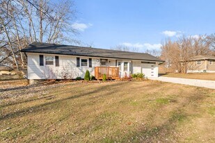 408 Zay Dr in Excelsior Springs, MO - Building Photo