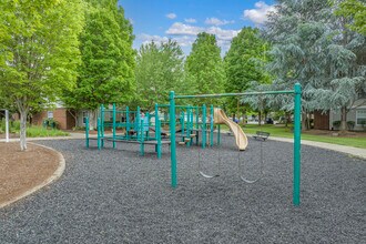 Arya at Hedges Creek in Tualatin, OR - Foto de edificio - Building Photo