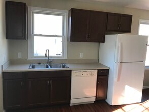411 Greenbriar Ave in Hampton, VA - Building Photo - Building Photo