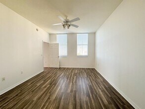 2421 NE 65th St, Unit 601 in Fort Lauderdale, FL - Foto de edificio - Building Photo