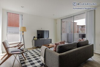 10473 Santa Monica Blvd in Los Angeles, CA - Building Photo - Building Photo