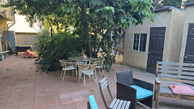 1529 1/2 N Hobart Blvd in Los Angeles, CA - Building Photo - Building Photo