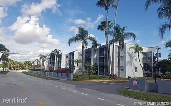 14175 SW 87th St in Miami, FL - Foto de edificio - Building Photo