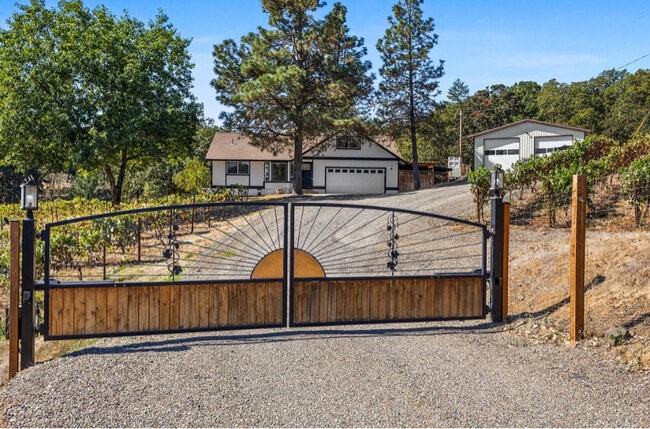10883 Southview Loop SE in Jefferson, OR - Building Photo - Building Photo