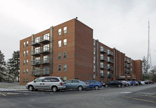 Center Hill Terrace Apartments in Cincinnati, OH - Foto de edificio - Building Photo
