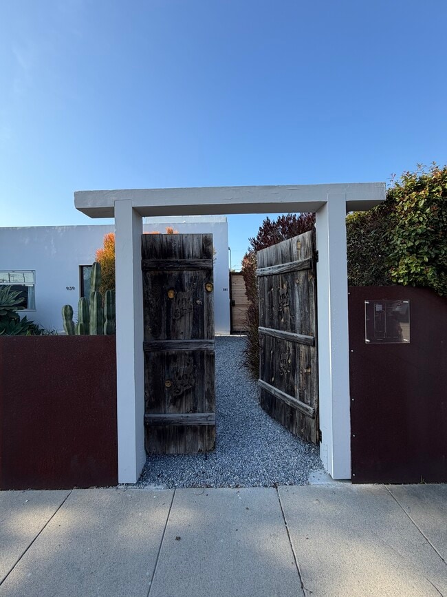 939 Indiana Ave, Unit Architect-Designed ADU in Venice, CA - Building Photo - Building Photo