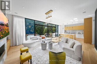 17 Nesbitt Dr in Toronto, ON - Building Photo - Building Photo