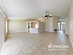 10515 Walker Vista Dr in Riverview, FL - Foto de edificio - Building Photo