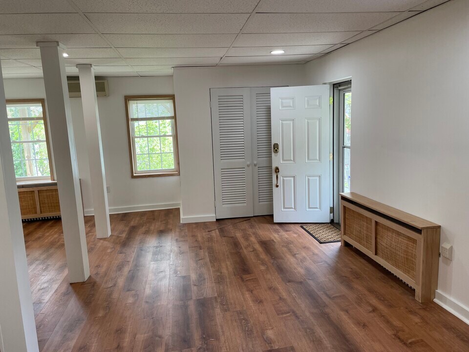 113 Hudson Ter, Unit Basement in Yonkers, NY - Building Photo