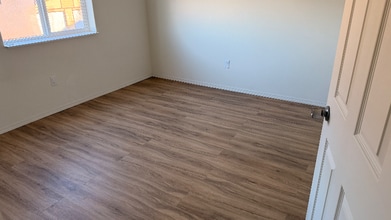 1331 S Monroe St in Moses Lake, WA - Foto de edificio - Building Photo