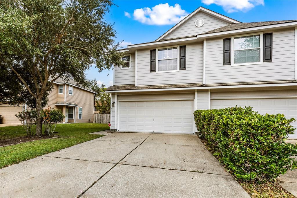 492 Folk Crest Ln in Dickinson, TX - Building Photo