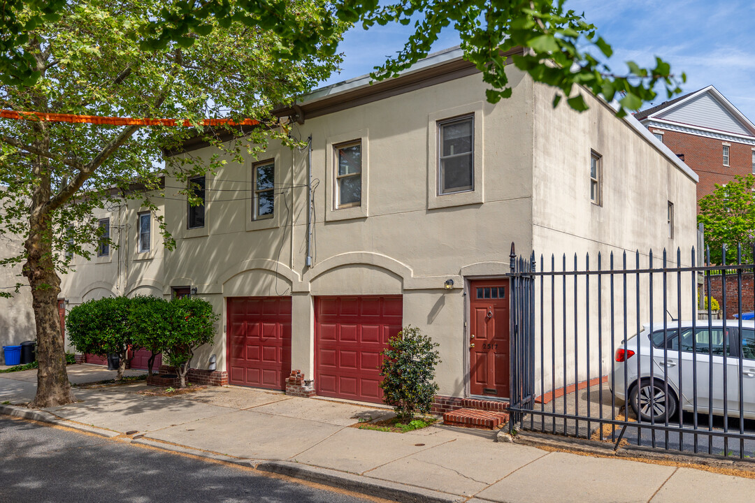 Grays Court Condominiums in Philadelphia, PA - Building Photo