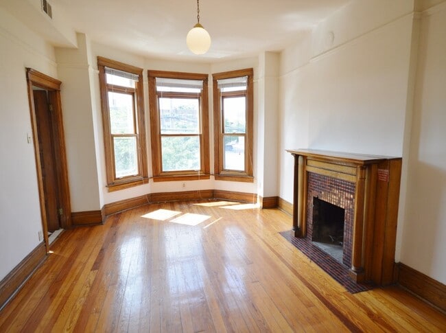 638 W Drummond Pl, Unit 638-2F in Chicago, IL - Building Photo - Building Photo